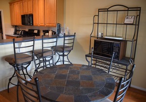 JULY RATES DISCOUNTED $100 FOR BOOKINGS MADE BEFORE MAY 15, 2024! FREE ACTIVITIES INCLUDED! Spacious & comfortable 3 bedroom plus loft, 2.5 bath lake front carriage house offers 2600 square feet of cozy elegance!