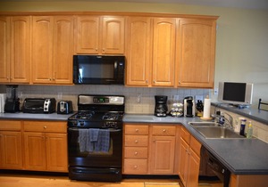 JULY RATES DISCOUNTED $100 FOR BOOKINGS MADE BEFORE MAY 15, 2024! FREE ACTIVITIES INCLUDED! Spacious & comfortable 3 bedroom plus loft, 2.5 bath lake front carriage house offers 2600 square feet of cozy elegance!