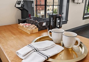 Kasa | Accessible Studio Near Bakery Square | The Maverick
