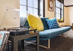 Kasa | Classic Studio, Quick Drive to Carnegie Mellon | The Maverick