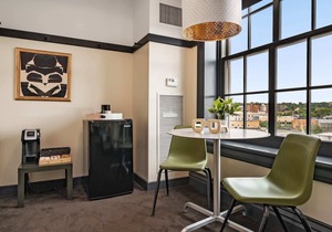 Kasa | Classic Studio, Quick Drive to Carnegie Mellon | The Maverick