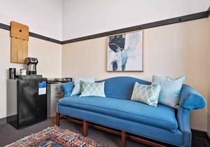 Kasa | Enticing Suite Near Bakery Square | The Maverick