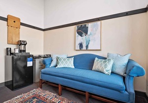 Kasa | Uniquely Designed Suite Near Carnegie Museum | The Maverick