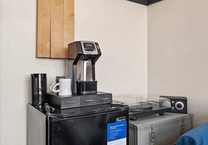 Kasa | Uniquely Designed Suite Near Carnegie Museum | The Maverick
