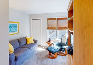Kings Grant modern home between the ocean and bay with W/D & gorgeous kitchen