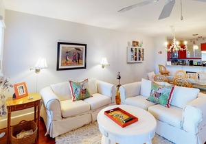 Kings Grant modern home between the ocean and bay with W/D & gorgeous kitchen