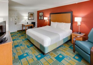 La Quinta Inn by Wyndham Pittsburgh Airport