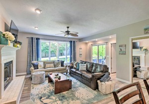 Lake Keowee Condo with Community Pool and Marina!