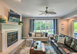 Lake Keowee Condo with Community Pool and Marina!