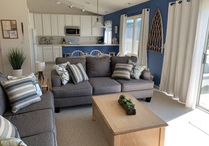 Lake views & pool access! Bike or walk to beach, town & trails-2 Bedroom/Sleep 6