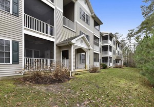 LINENS INCLUDED*! 3/N MINI-STAYS! CONVENIENT, COMMUNITY POOL/WIFI Internet Included! SHORT DRIVE TO BEACH