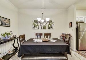 LINENS INCLUDED*! 3/N MINI-STAYS! CONVENIENT, COMMUNITY POOL/WIFI Internet Included! SHORT DRIVE TO BEACH