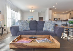Lovely home-waterfront, beach, pools, pet friendly!