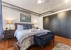 Luxury 1BR OLD CITY-KING BED Walk to Liberty Bell & Independence Mall - FREE PARKING!