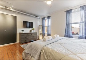 Luxury 1BR OLD CITY-KING BED Walk to Liberty Bell & Independence Mall - FREE PARKING!