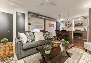 Luxury 1BR OLD CITY-KING BED Walk to Liberty Bell & Independence Mall - FREE PARKING!