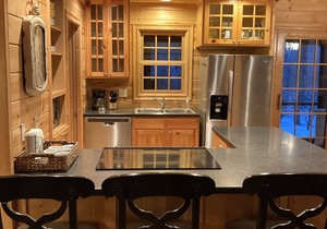Luxury 5-star Cabin-Perfect family/couples retreat. Walkable lake/heated pool!