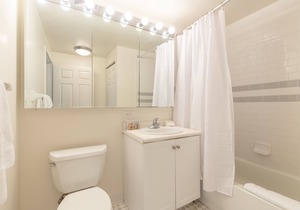 Modern 1 Bedroom 20 Minutes to Midtown NYC