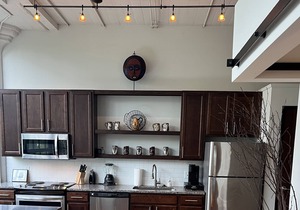 Modern Style Apartment-Heart of Downtown