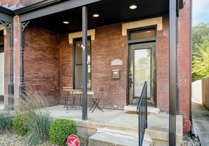 Modern Townhouse Few Minute Walk To Nightlife