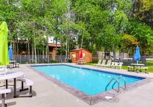 Mountain condo w/ shared hot tub, pool, gym, & more - close to downtown & lake!