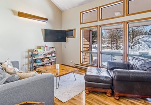 Mountain condo w/ shared hot tub, pool, gym, & more - close to downtown & lake!