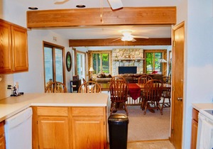 ⛷️⛱️⛰️Mt. Maplewood Lake Home❤️Budget★3BR★HotTub★Fireplace★Games★Dogs+