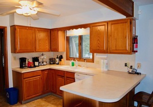 ⛷️⛱️⛰️Mt. Maplewood Lake Home❤️Budget★3BR★HotTub★Fireplace★Games★Dogs+