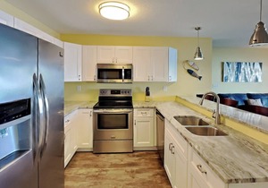New - 4 BR Put-in-bay Waterfront Condo-All the Comforts of Home- 10 ppl -C211