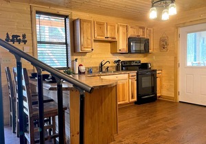 New Gatlinburg Cabin Mtn Views Theater Room, King Bed Internet Hot Tub, Tickets!