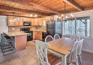 NEW! Pocono Lake Cabin w/ Community Amenity Access