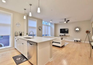 *New* XquisiteMidCenturyM0d~ Condo *OTR* w/Parking