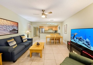 Newly Upgraded Direct Oceanfront 2-br Condo on Top Floor in Broadwalk, Downtown