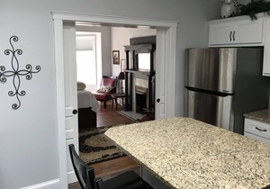 Newport Inn #1 - Walk to Levee and Downtown Cincinnati/REDS! Parking Included!!