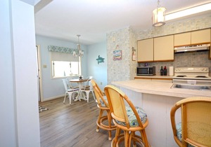 Nice 2 bedroom condo with pristine hardwood floors, free WiFi, and an outdoor pool located midtown and only a block to the beach!