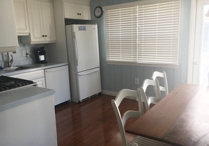 Ocean side 3 Bdrm - 8 to beach - 1st floor, clean, bright & comfortable