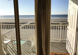 Oceanfront top flr 1 br condo at Madrid