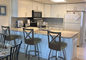 One block from beach with ocean view 5th Floor Rental in Exclusive Diamond Beach