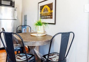 OTR Penthouse: Walk Everywhere & FREE Parking