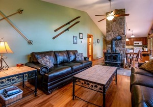Our Greyt Escape - 711 Mountainside RoadnnOur Greyt Escape - Lake Access, Pet Friendly, Two Wood Stoves, Hot Tub