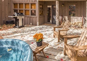PERFECT COUPLES RETREAT W/ HOT TUB & FIREPLACE- SUNDANCE COTTAGE