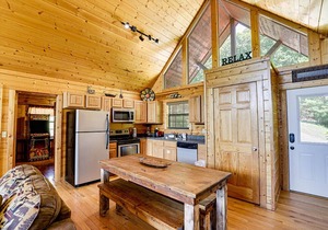 Pigeon Forge - Adorable Escape - 3 Bedrooms - Sleeps 10