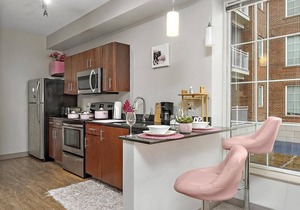 PINK STUDIO APT IN HEART OF DOWNTOWN