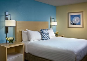 Pleasant Stay! w/ Kitchen, Parking, Pets Allowed, Near Fire Museum of Memphis!