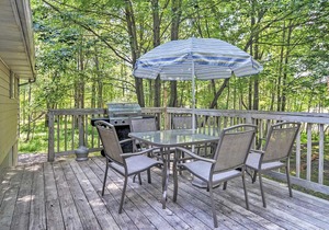 Pocono Lake Resort Home with BBQ and Lake Access!