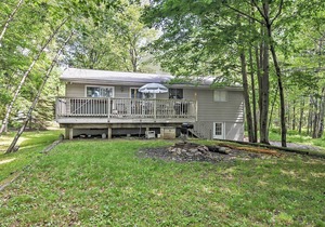 Pocono Lake Resort Home w/ BBQ & Lake Access!
