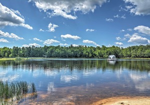 Pocono Lake Resort Home w/ BBQ & Lake Access!
