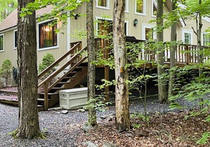 Pocono retreat, arrowhead lake beautiful chalet
