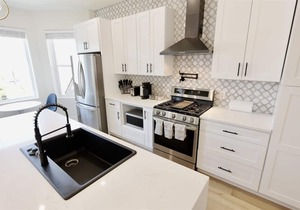 Pristine Petworth Family Home w Street Parking!
