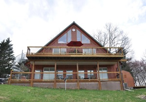 Private Studio on the Monocacy River. Sleeps 4, 1 Full Bath, Kitchenette